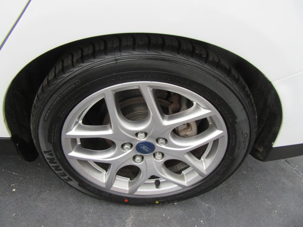 Used 2015 Ford Focus SE w/ Equipment Group 201A FWD image 7