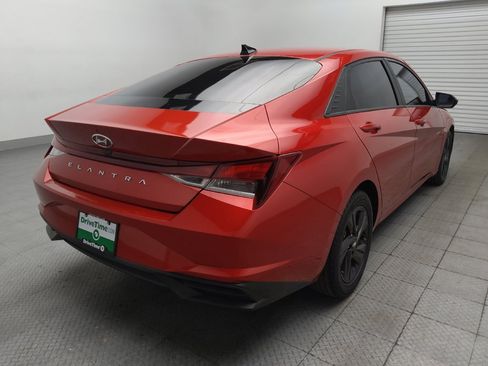 Used 2022 Hyundai Elantra SEL w/ Convenience Package FWD image 9