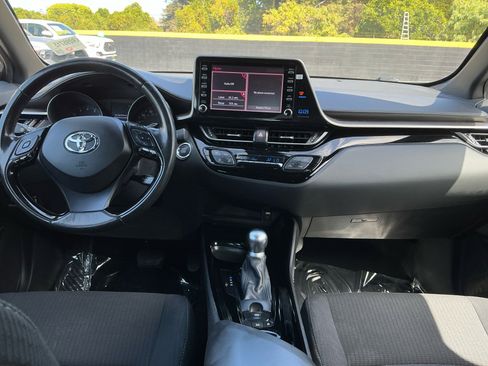 Used 2019 Toyota C-HR XLE FWD image 16