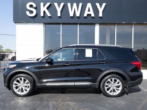 Used 2023 Ford Explorer Platinum w/ Technology Package image 4