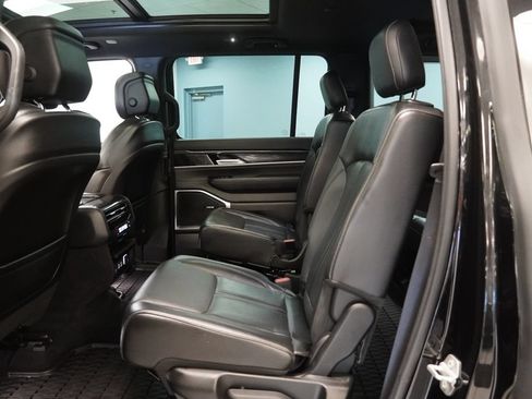 Used 2022 Jeep Wagoneer Series I w/ Premium Group I AWD/4WD image 25