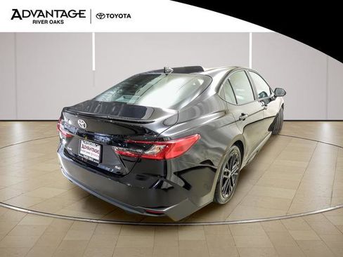 Used 2026 Toyota Camry SE FWD image 7
