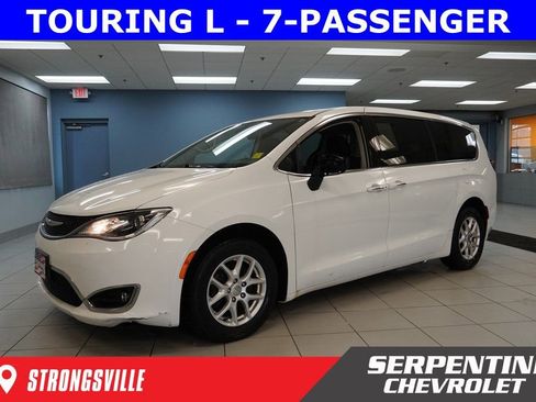 Used 2017 Chrysler Pacifica Touring Plus image 1