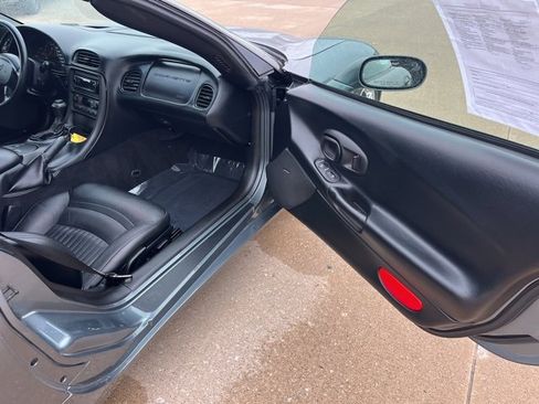 Used 2004 Chevrolet Corvette Coupe w/ Roof Package image 37