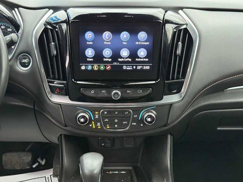 Used 2023 Chevrolet Traverse RS image 12