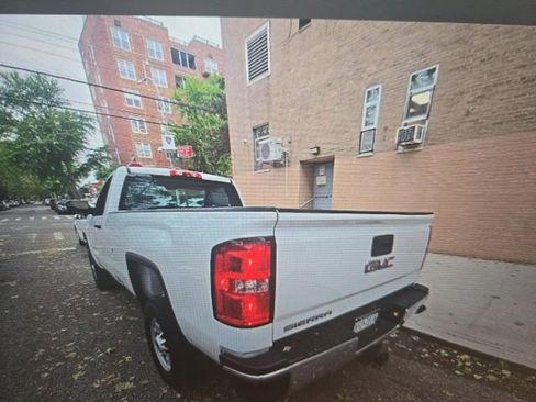 Used 2018 GMC Sierra 2500 4x4 Regular Cab image 2