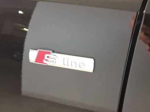 Certified 2025 Audi Q3 2.0T Premium w/ Convenience Package image 8