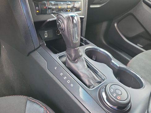 Used 2018 Ford Explorer XLT w/ Equipment Group 202A AWD/4WD image 14