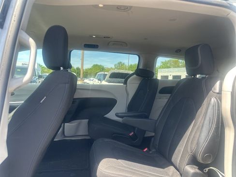 Used 2022 Chrysler Voyager LX FWD image 18