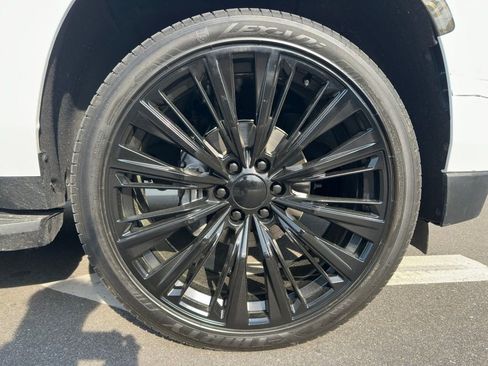 Used 2023 Chevrolet Suburban RST image 9