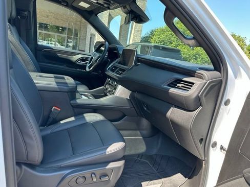 Used 2023 Chevrolet Suburban Z71 w/ Luxury Package AWD/4WD image 34
