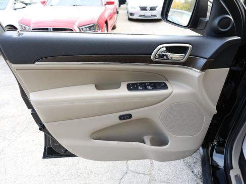 Used 2017 Jeep Grand Cherokee Limited AWD/4WD image 18