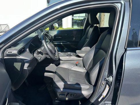 Used 2023 Toyota Venza Limited AWD/4WD image 2