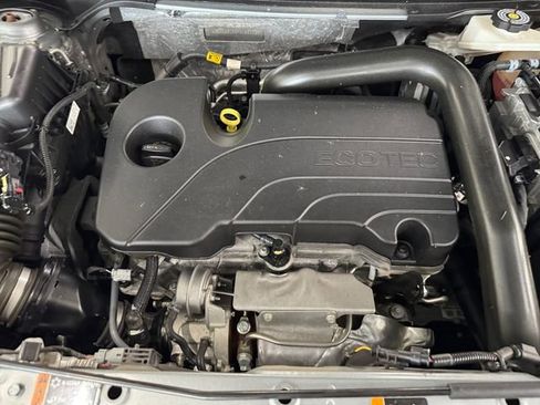 Used 2023 Chevrolet Equinox RS image 6