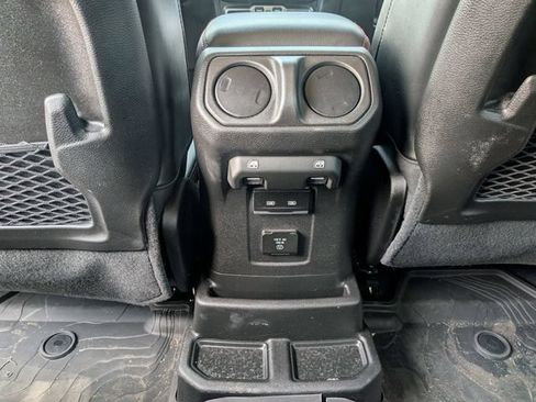 Used 2024 Jeep Wrangler Unlimited Rubicon AWD/4WD image 14