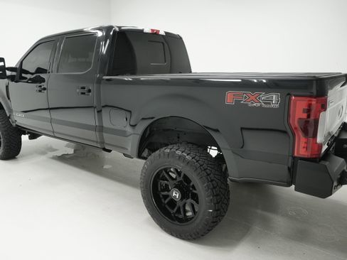 Used 2019 Ford F250 Lariat w/ Lariat Ultimate Package AWD/4WD image 4