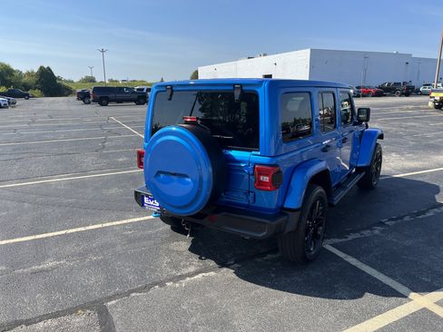 Used 2022 Jeep Wrangler Unlimited Sahara w/ Cold Weather Group image 6
