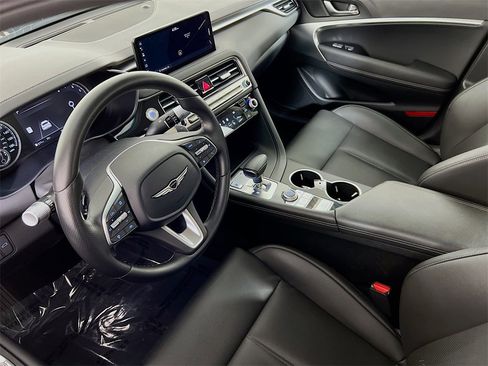 Used 2025 Genesis G70 2.5T image 9