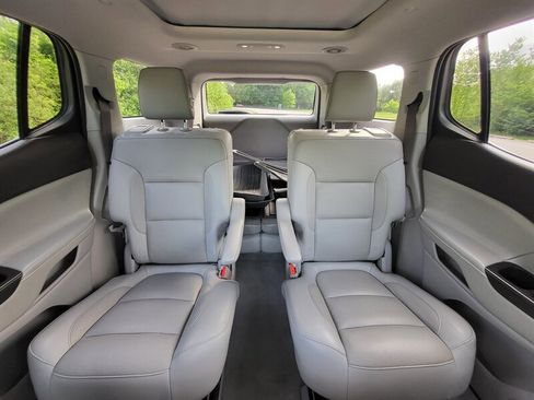 Used 2018 GMC Acadia SLT w/ LPO, Floor Liner Package FWD image 12