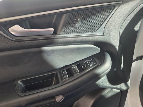 Used 2022 Ford Edge SE image 11