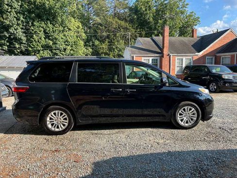 Used 2015 Toyota Sienna XLE w/ XLE Navigation Package FWD image 20