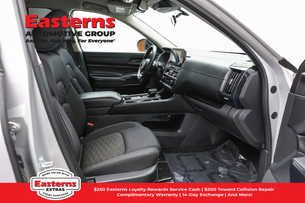 Used 2023 Nissan Pathfinder S AWD/4WD image 25