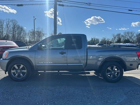 Used 2015 Nissan Titan SV w/ SV Value Truck Package image 6