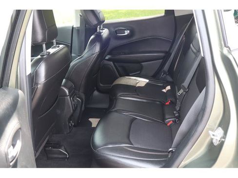 Used 2018 Jeep Compass Latitude w/ Popular Equipment Group AWD/4WD image 9