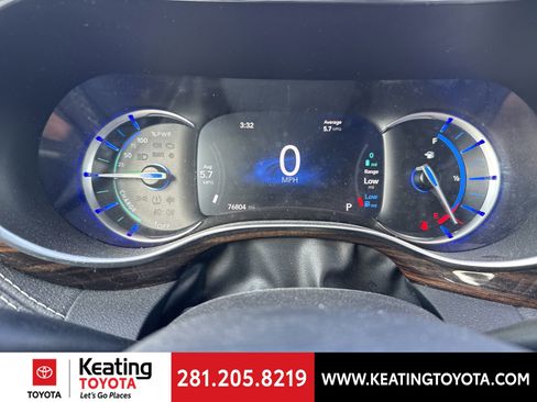 Used 2023 Chrysler Pacifica Limited image 17