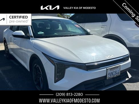 Certified 2025 Kia K4 EX FWD image 1