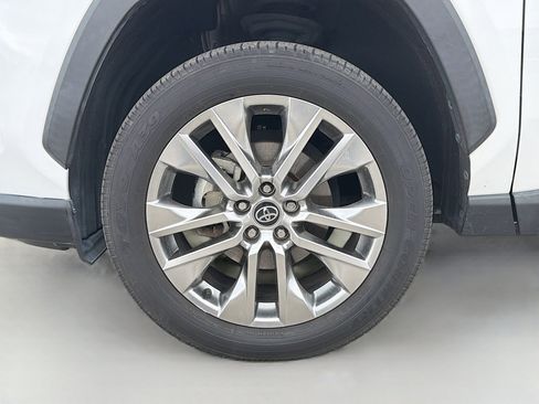 Used 2020 Toyota RAV4 XLE Premium image 39