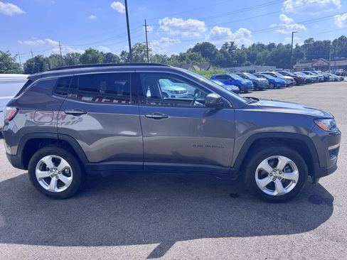 Used 2019 Jeep Compass Latitude AWD/4WD image 5