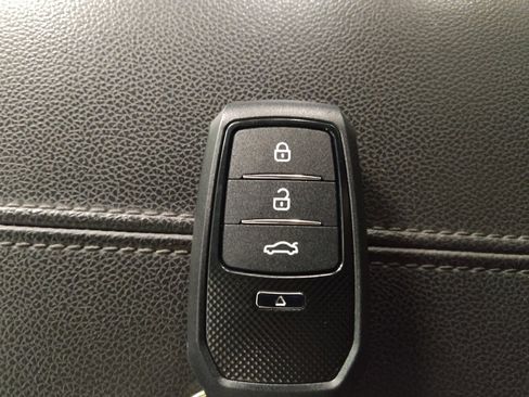 Used 2018 GMC Terrain SLT image 32