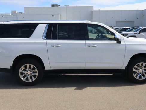 Used 2023 Chevrolet Suburban Premier AWD/4WD image 8