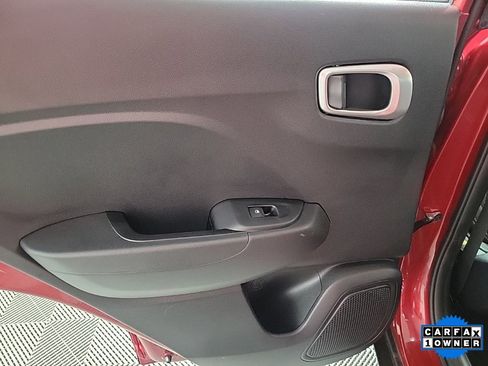 Used 2024 Hyundai Venue SEL image 10