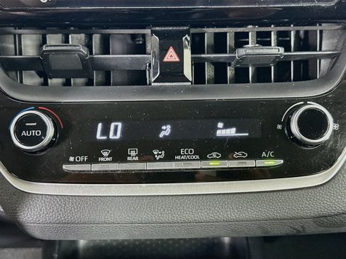 Used 2022 Toyota Corolla LE FWD image 23