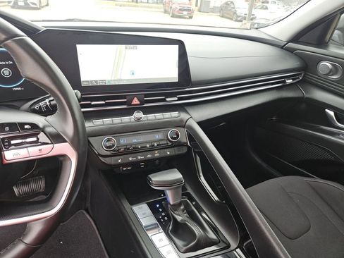 Used 2025 Hyundai Elantra SEL image 20