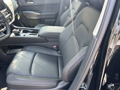 New 2026 Nissan Pathfinder SL FWD image 16