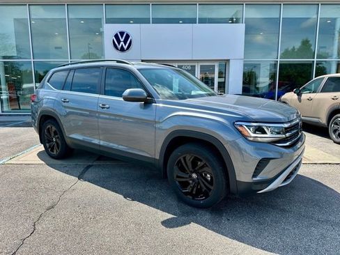 Used 2023 Volkswagen Atlas SE w/ Black Wheel Package AWD/4WD image 1