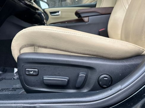 Used 2016 Toyota Avalon Limited w/ Toyota Safety Sense Package image 13