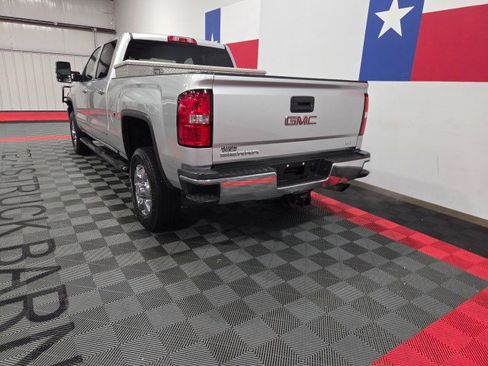 Used 2018 GMC Sierra 2500 SLT w/ Suspension Package, Off-Road AWD/4WD image 12