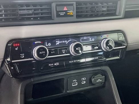Used 2025 Honda Pilot EX-L image 16