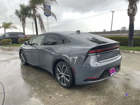 Used 2023 Toyota Prius XLE image 6