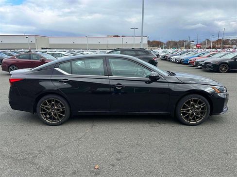 New 2025 Nissan Altima 2.5 SR image 4