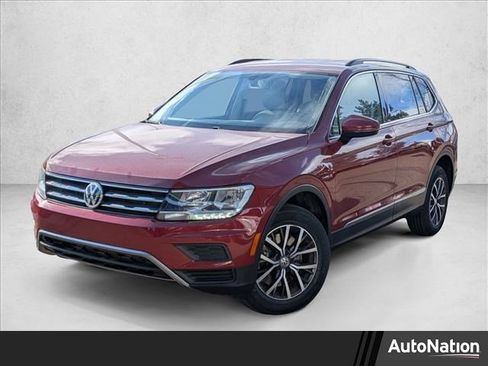 Used 2018 Volkswagen Tiguan SE image 1