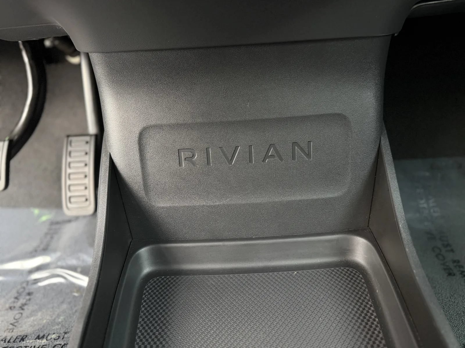 Used 2025 Rivian R1S Adventure Dual AWD/4WD image 39