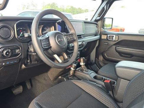 Used 2025 Jeep Wrangler Unlimited Rubicon 4xe image 23