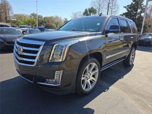 Used 2017 Cadillac Escalade Premium Luxury image 5