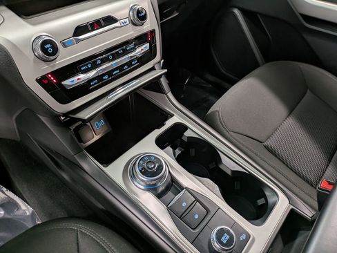 Used 2023 Ford Explorer XLT image 14