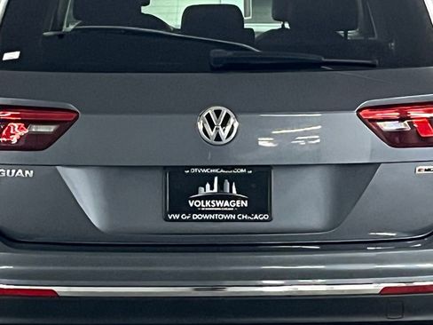 Used 2020 Volkswagen Tiguan SE w/ Panoramic Sunroof Package image 34